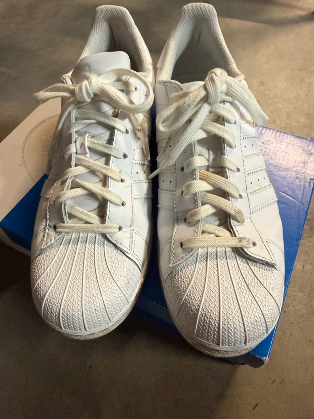 Adidas superstars Classic White Shell-Toe Sneakers